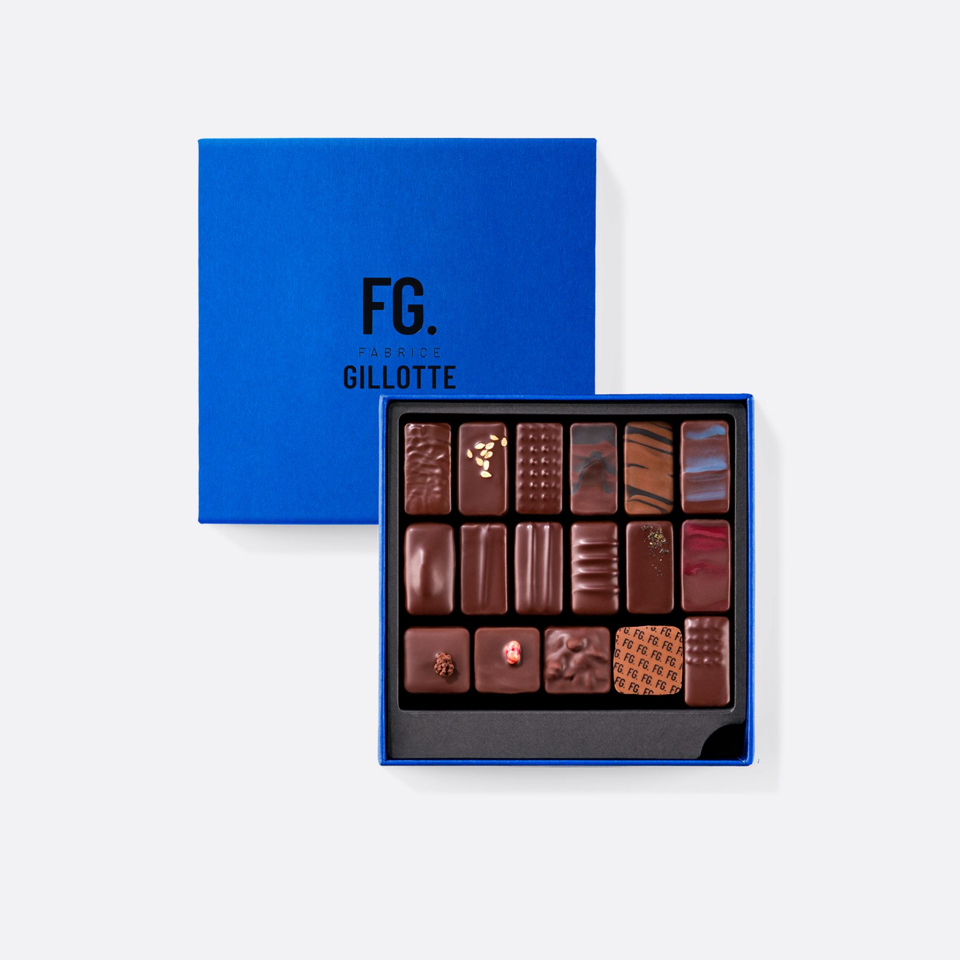 LE COFFRET BLEU.