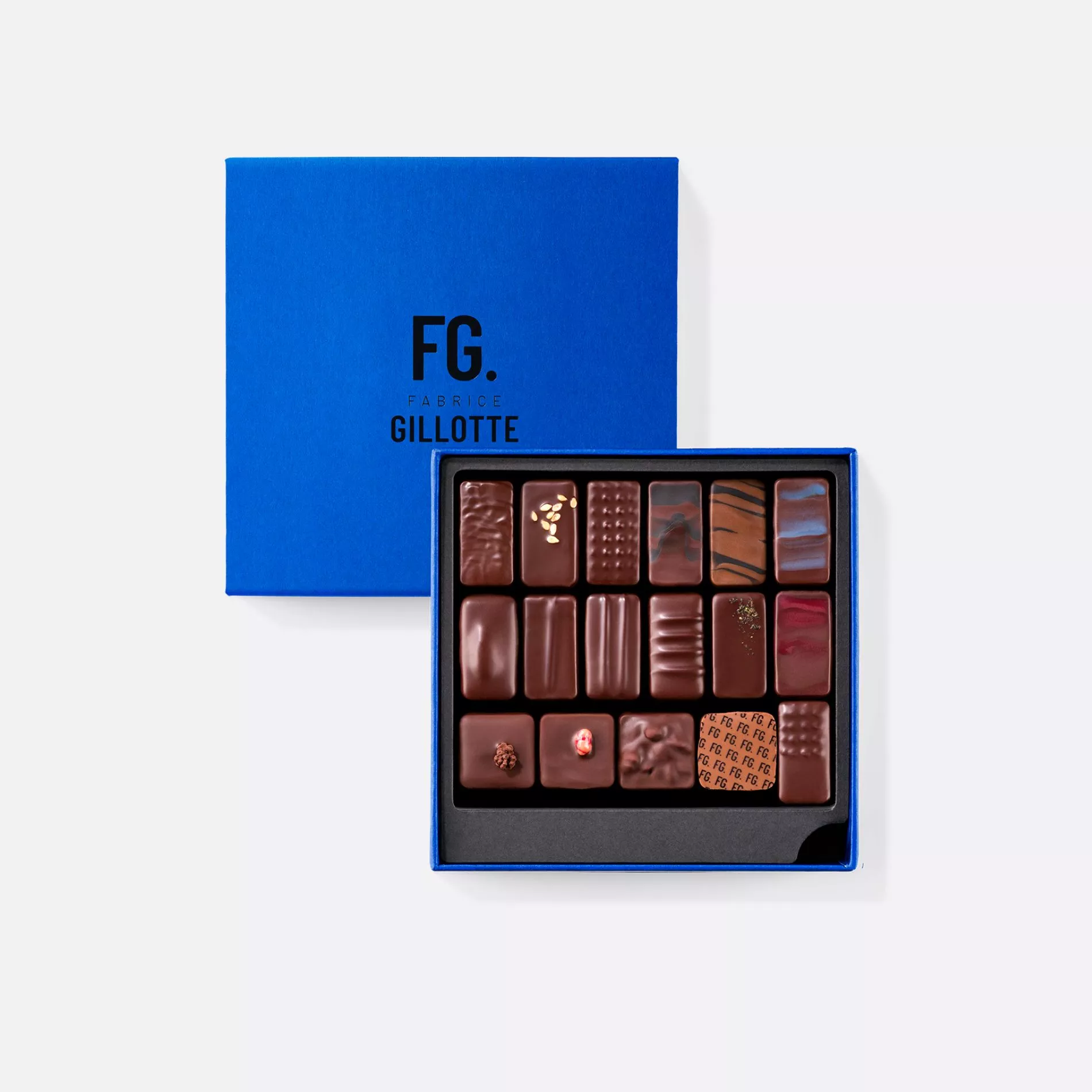 LE COFFRET BLEU.